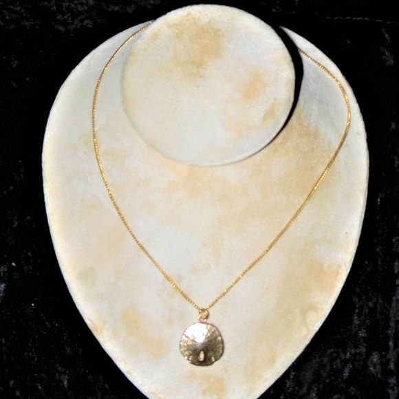 Gold dipped 20" chain Sand dollar Necklace - Picture 2 of 2